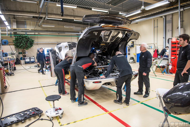 Illustration for article titled This Is The Final Build Process Of The Amazing Koenigsegg One:1